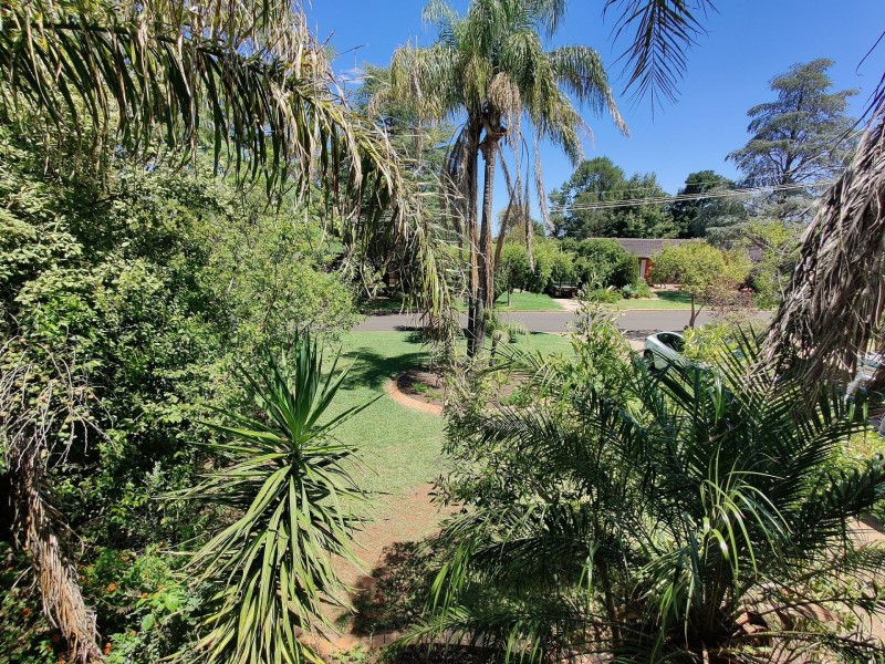 76 Ross Cres, Griffith NSW 2680