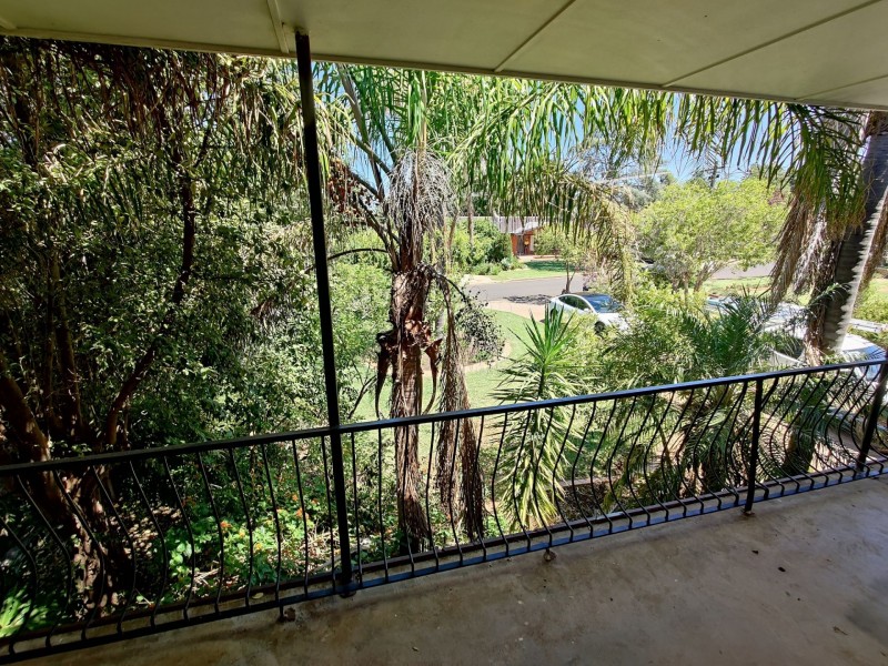 76 Ross Cres, Griffith NSW 2680