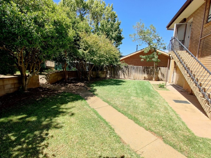 76 Ross Cres, Griffith NSW 2680