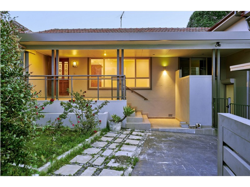 31 Alexandra Ave, Westmead NSW 2145