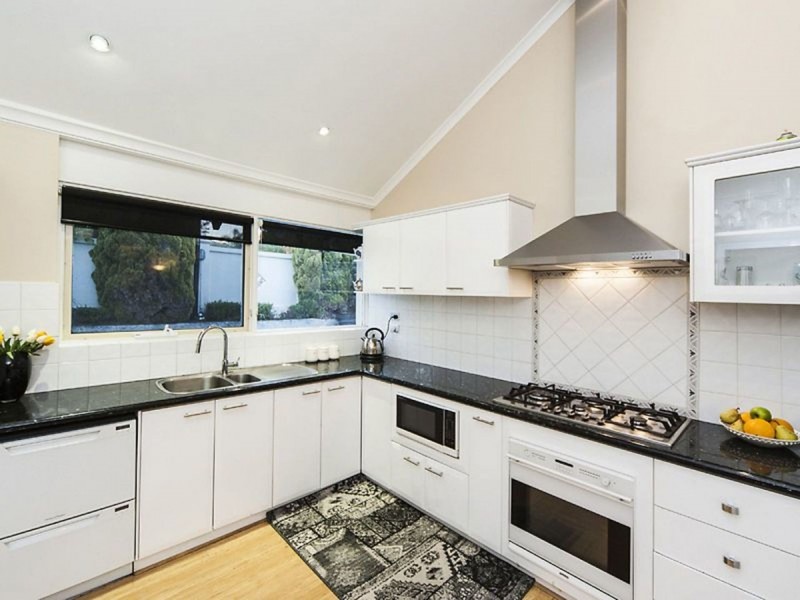 19 Mount View Tce, Mount Pleasant WA 6153