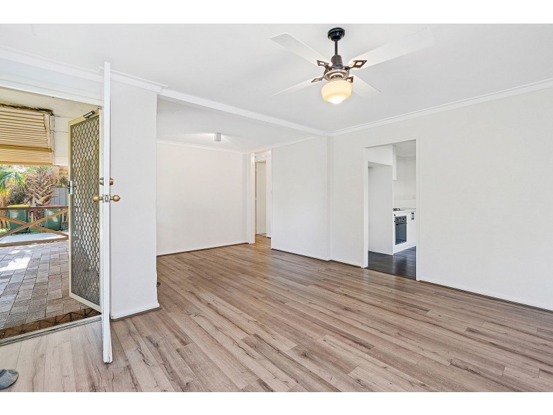 36 Thompson Dr, Wanneroo WA 6065