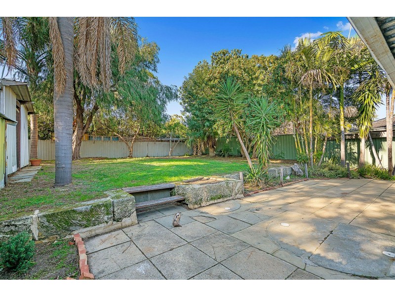 36 Thompson Dr, Wanneroo WA 6065