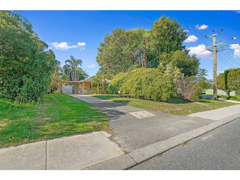 36 Thompson Dr, Wanneroo WA 6065