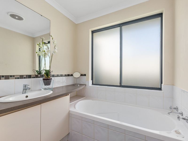 53A Laurie St, Cloverdale WA 6105