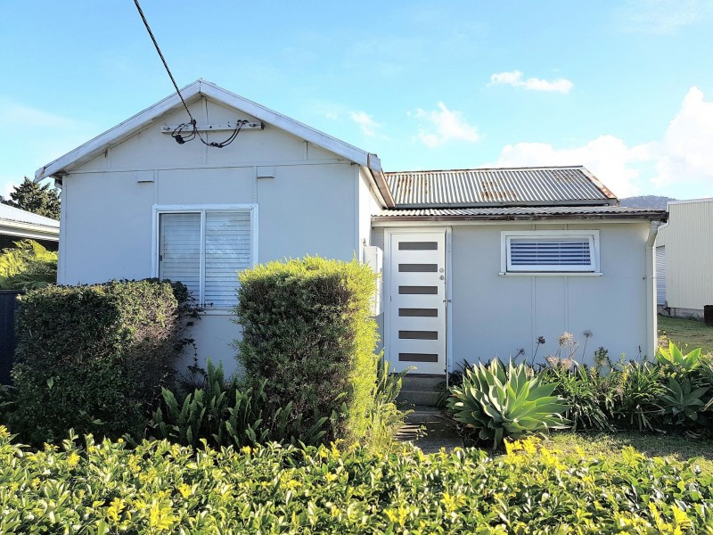 10 Ruddock St, Corrimal NSW 2518