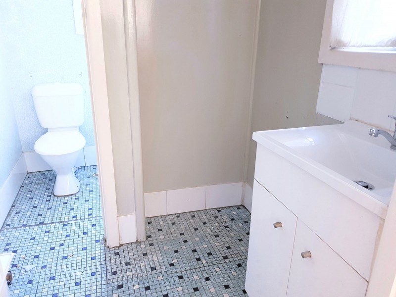 10 Ruddock St, Corrimal NSW 2518