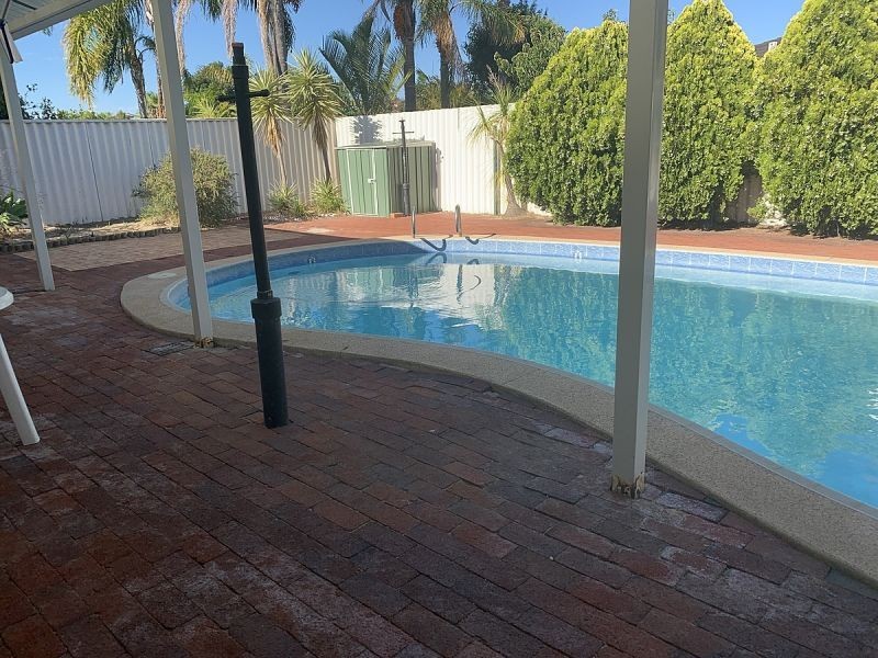 32 Backhouse Rd, Kingsley WA 6026