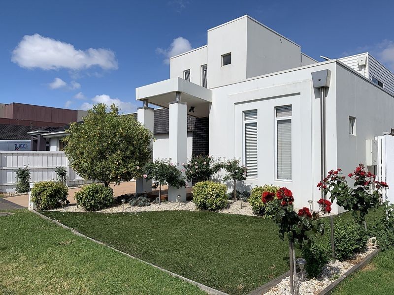 8 Ikon Dr, Point Cook VIC 3030