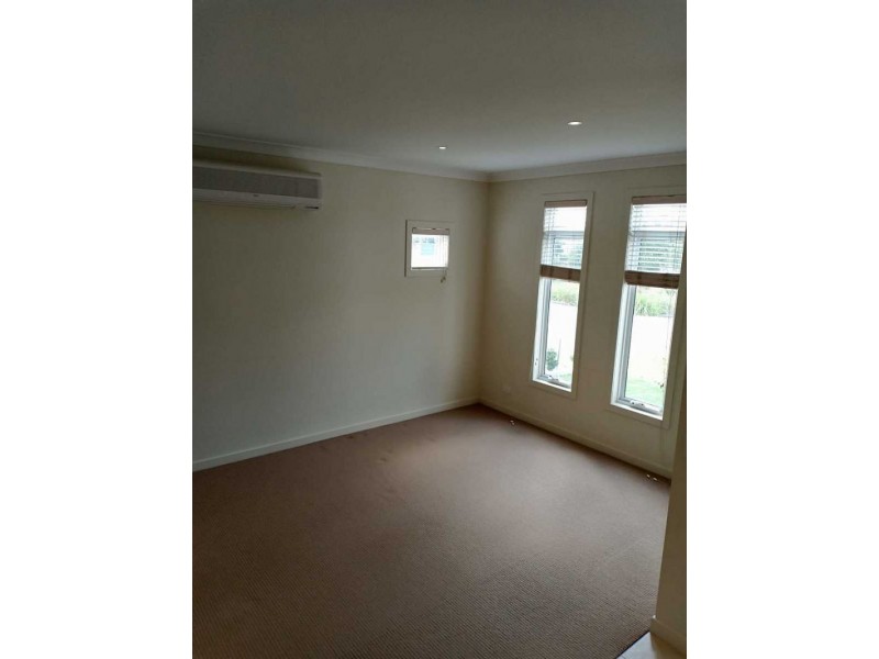 8 Ikon Dr, Point Cook VIC 3030