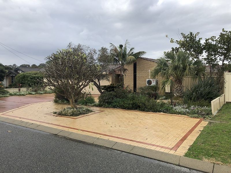 4 Lockeville Cl, Beldon WA 6027