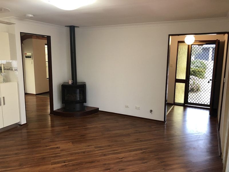 4 Lockeville Cl, Beldon WA 6027