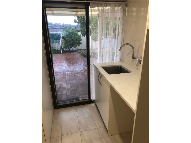 4 Lockeville Cl, Beldon WA 6027