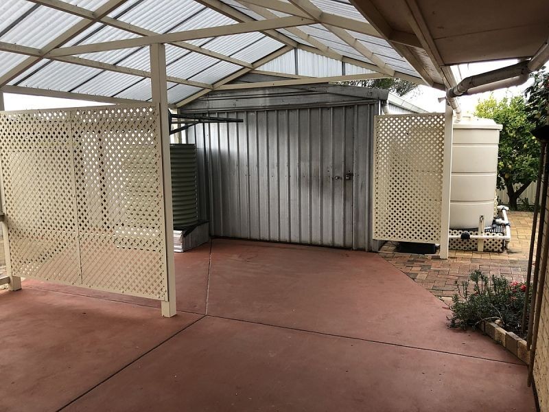 4 Lockeville Cl, Beldon WA 6027
