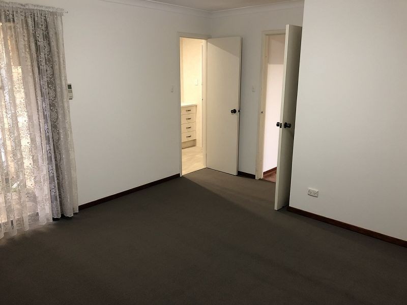 4 Lockeville Cl, Beldon WA 6027