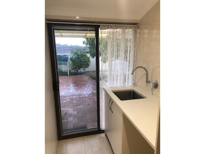 4 Lockeville Cl, Beldon WA 6027