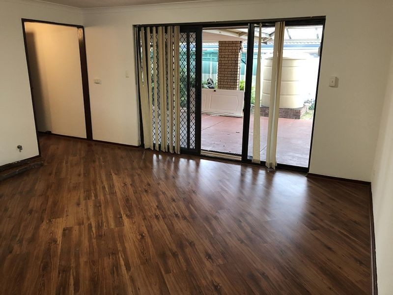 4 Lockeville Cl, Beldon WA 6027