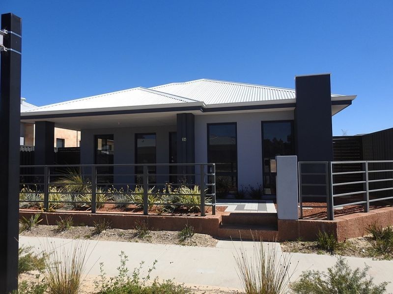 34 Yewers Dr, Champion Lakes WA 6111