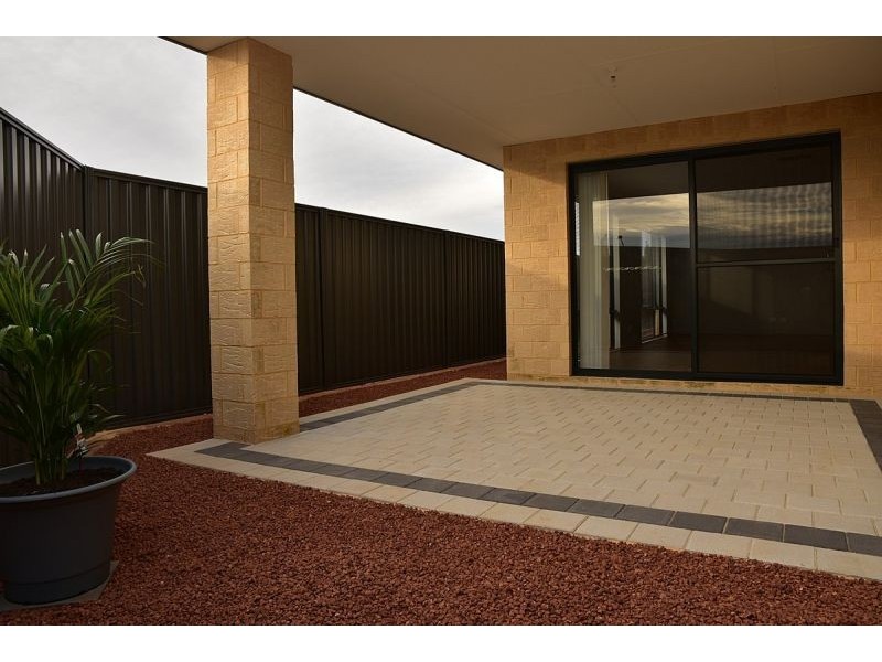 34 Yewers Dr, Champion Lakes WA 6111