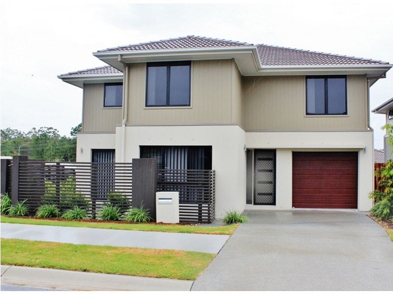 2/2 Angela Way, Pimpama QLD 4209