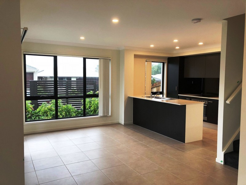 2/2 Angela Way, Pimpama QLD 4209