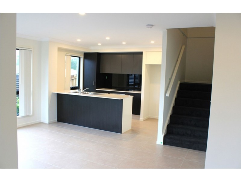 2/2 Angela Way, Pimpama QLD 4209