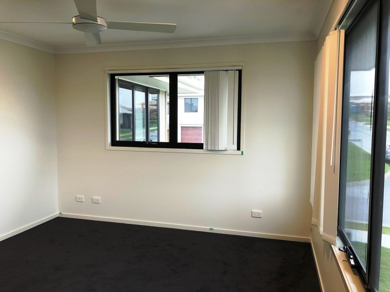 2/2 Angela Way, Pimpama QLD 4209