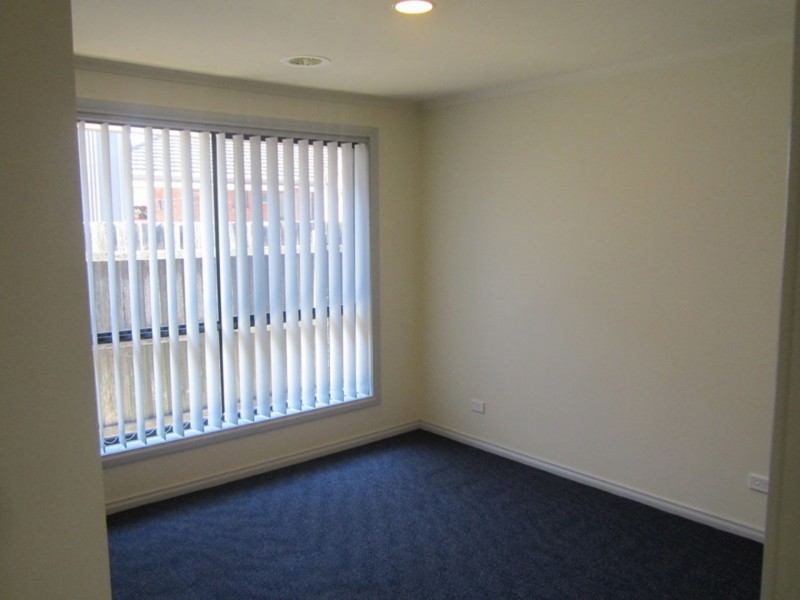 2/4 Pearce Ct, Altona Meadows VIC 3028