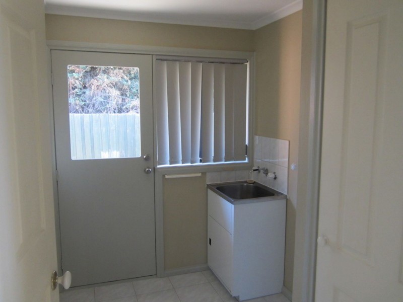 2/4 Pearce Ct, Altona Meadows VIC 3028