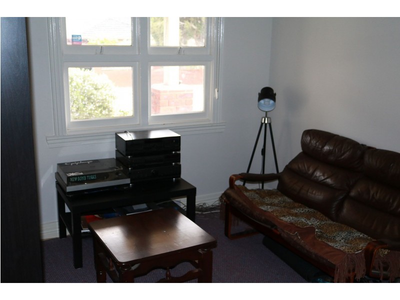 8 Gregory Gr, Preston VIC 3072