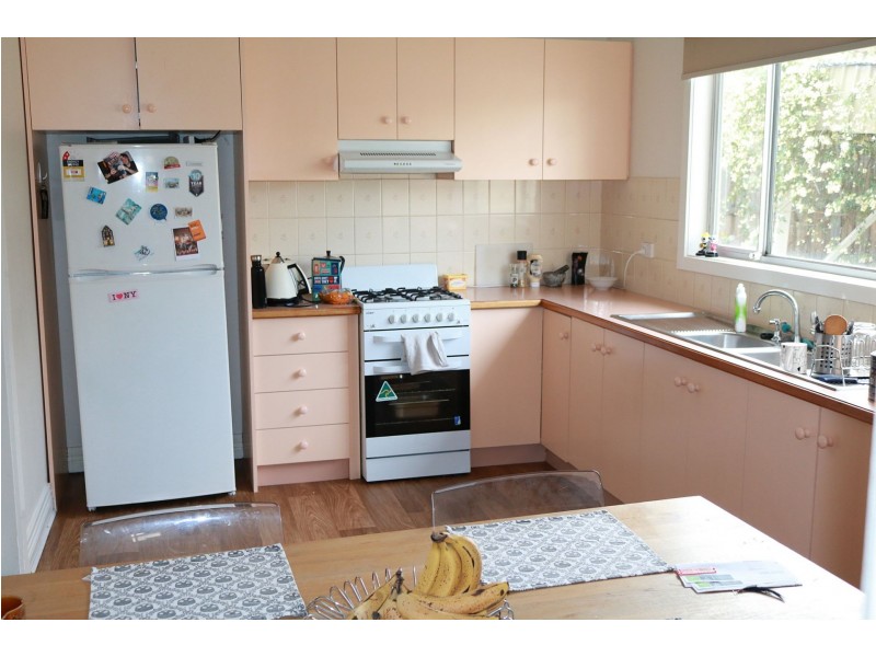 8 Gregory Gr, Preston VIC 3072