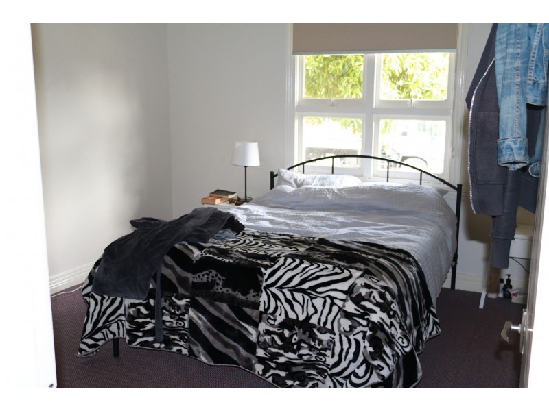 8 Gregory Gr, Preston VIC 3072