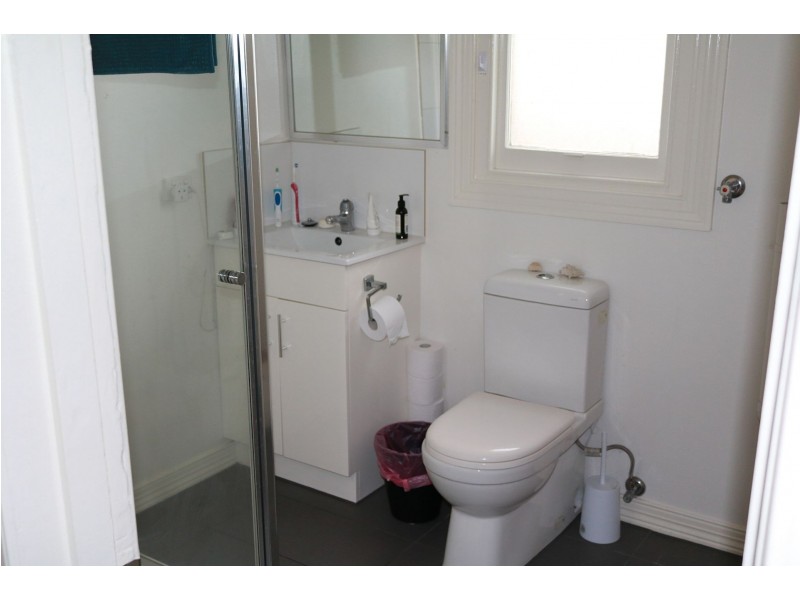 8 Gregory Gr, Preston VIC 3072