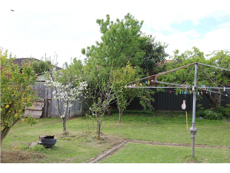 8 Gregory Gr, Preston VIC 3072