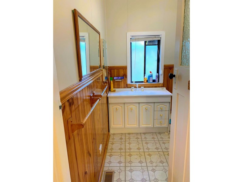 1102 Main Rd, Eltham VIC 3095