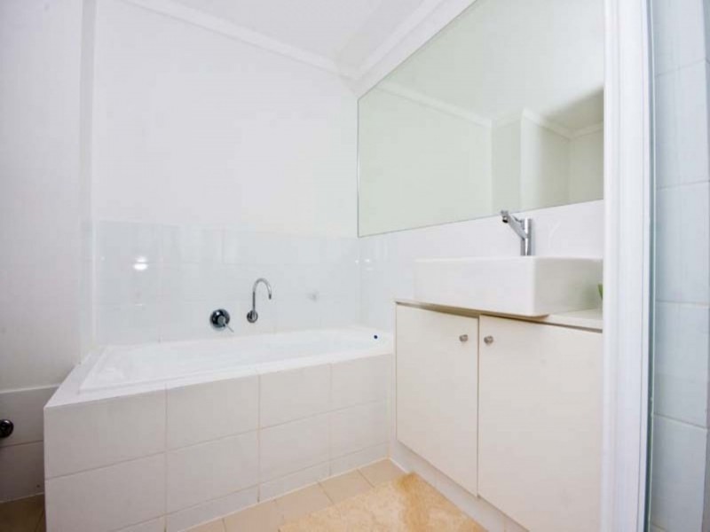 18/138 Mounts Bay Rd, Perth WA 6000