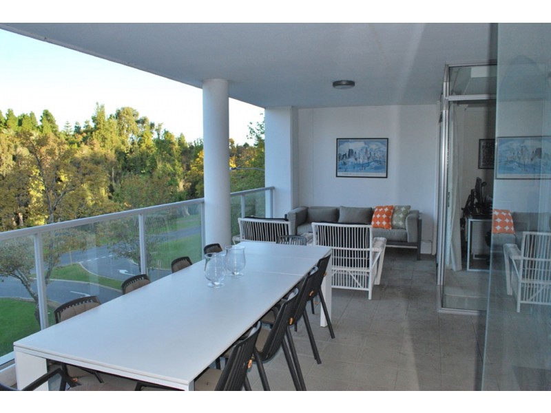 18/138 Mounts Bay Rd, Perth WA 6000
