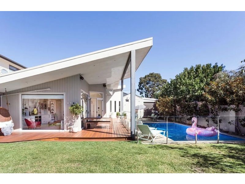 8 Swyer St, Hampton VIC 3188