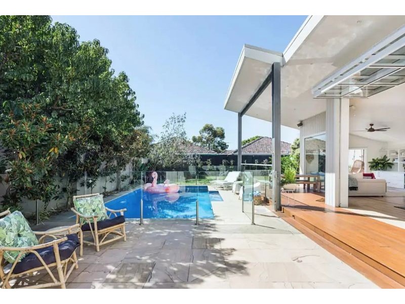 8 Swyer St, Hampton VIC 3188