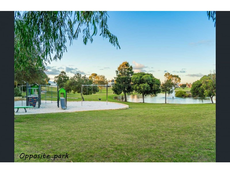 62 Morfontaine Pde, Port Kennedy WA 6172