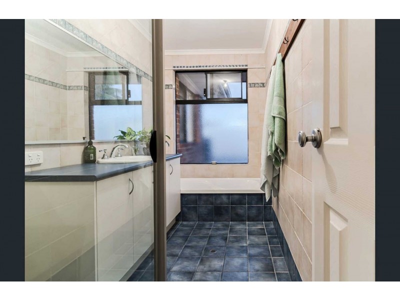 62 Morfontaine Pde, Port Kennedy WA 6172