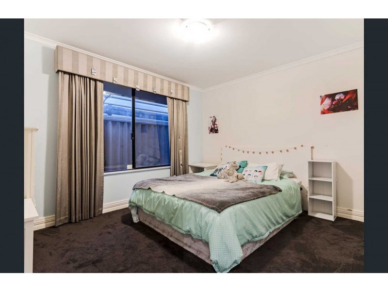 62 Morfontaine Pde, Port Kennedy WA 6172