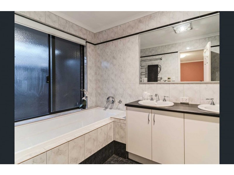 62 Morfontaine Pde, Port Kennedy WA 6172