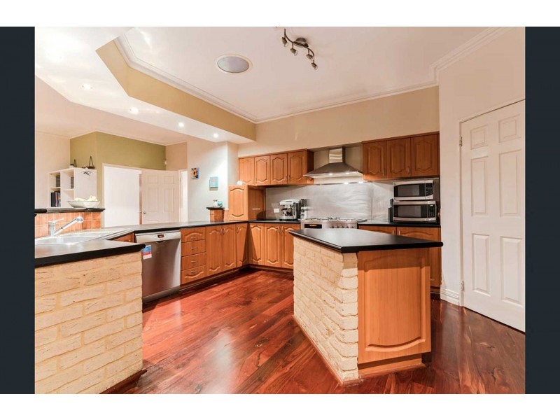 62 Morfontaine Pde, Port Kennedy WA 6172