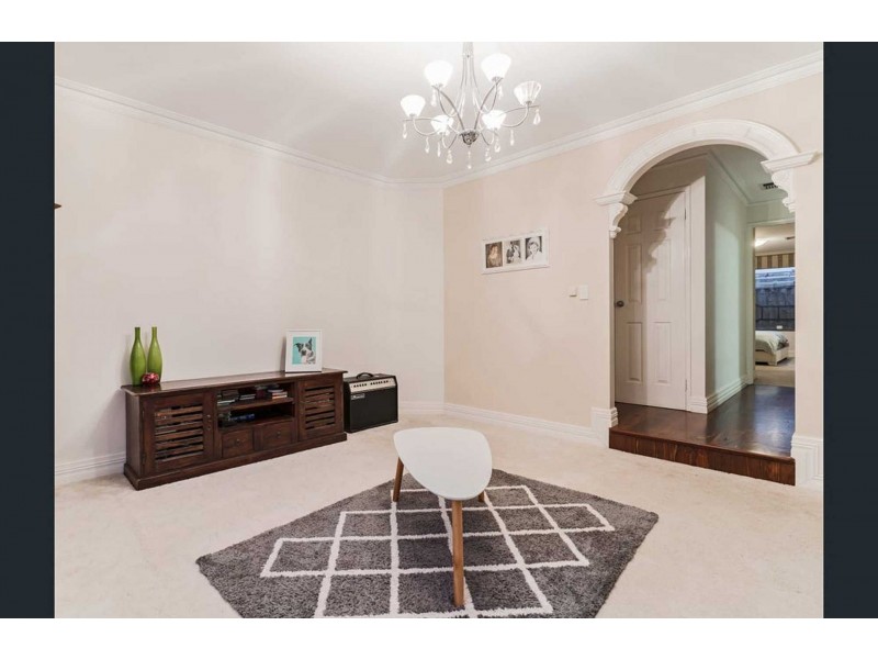 62 Morfontaine Pde, Port Kennedy WA 6172