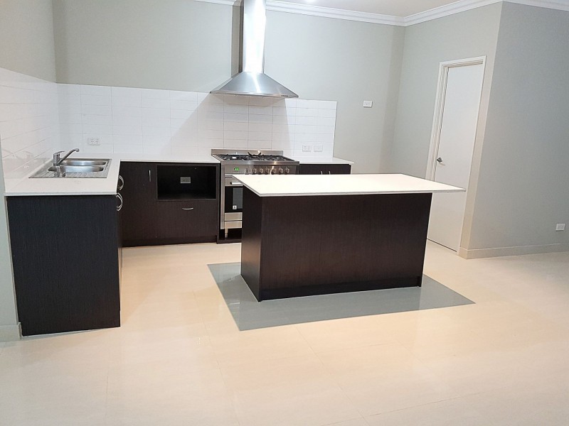 100 Rossiter Ave, Piara Waters WA 6112