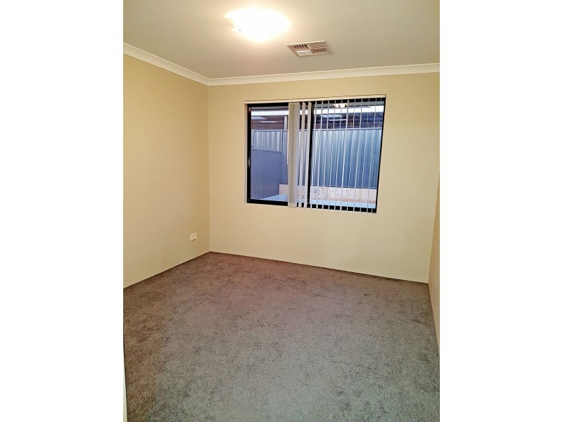 100 Rossiter Ave, Piara Waters WA 6112