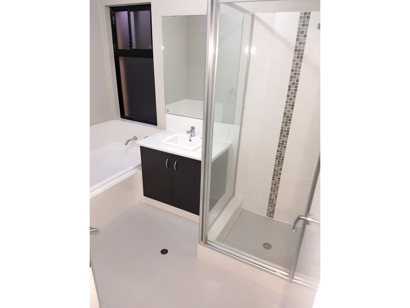 100 Rossiter Ave, Piara Waters WA 6112