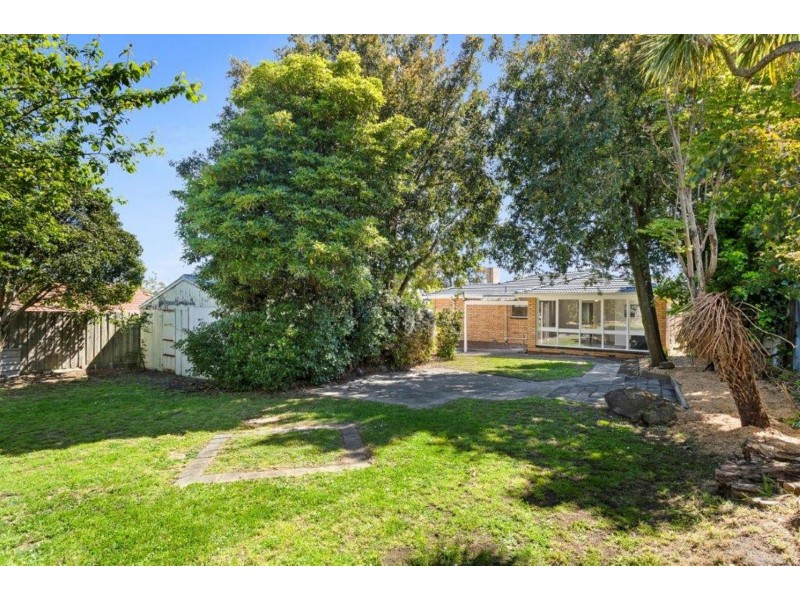 12 Mcmahons Rd, Ferntree Gully VIC 3156