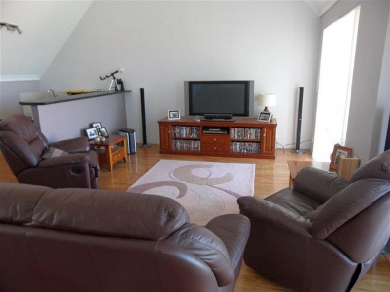 33 Toulon Cir, Mindarie WA 6030